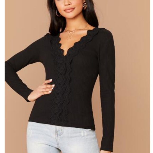 🆕 NWOT Long Sleeved Black Ribbed Knit Top with Lace Detail - Flattering Vneck! - Picture 2 of 2